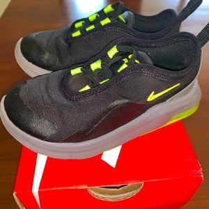 Kids Nike Air Max Motion 2 - Size 8c - Black/Volt